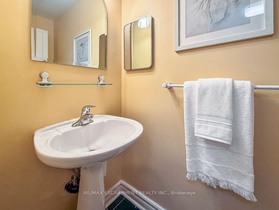 Photo 27 of 1320 Gatehouse Drive, Mississauga, Clarkson — HOMEH