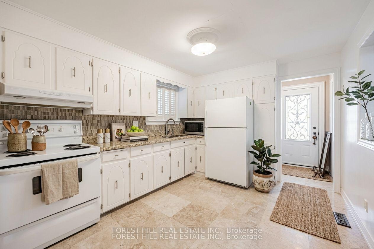 Photo 13 of 159 Spalding Road, North York, Downsview-Roding-CFB — HOMEH