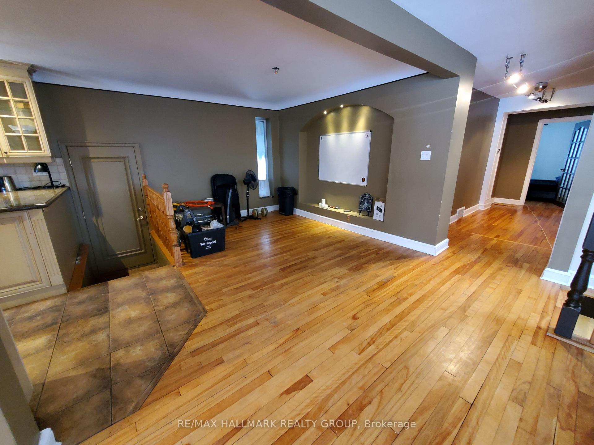 Photo 2 of 239 Dale Avenue, Ottawa, Riverview Park — HOMEH