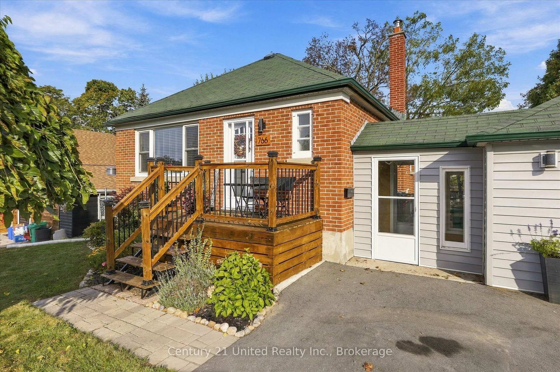 Photo 3 of 766 Devon Avenue, Peterborough, Otonabee Ward 1 — HOMEH