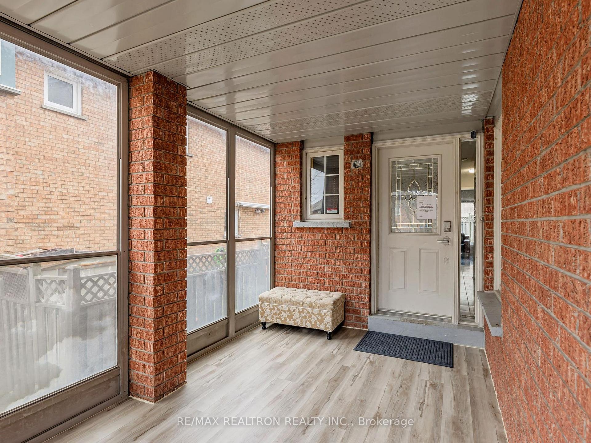 Photo 3 of Unit Upper, 8 Estoril Street, Richmond Hill, Observatory — HOMEH