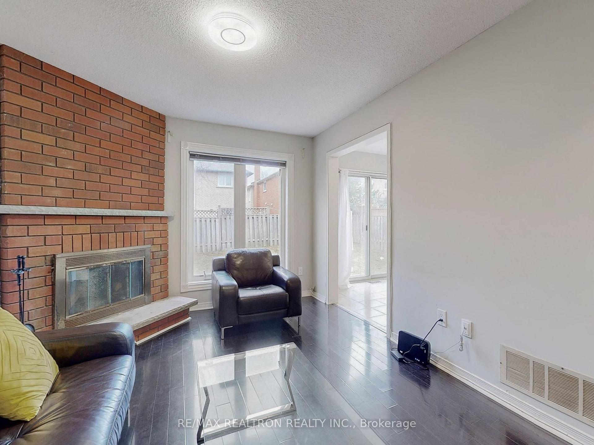 Photo 4 of Unit Upper, 8 Estoril Street, Richmond Hill, Observatory — HOMEH