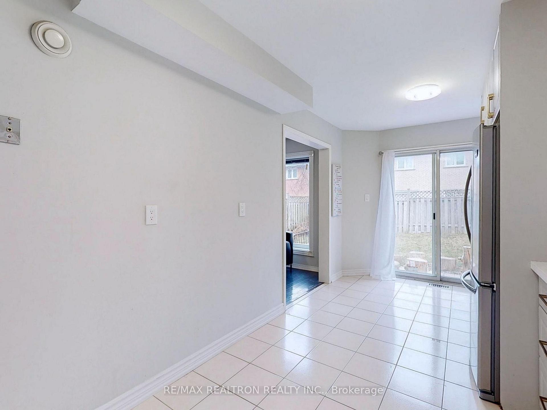Photo 9 of Unit Upper, 8 Estoril Street, Richmond Hill, Observatory — HOMEH