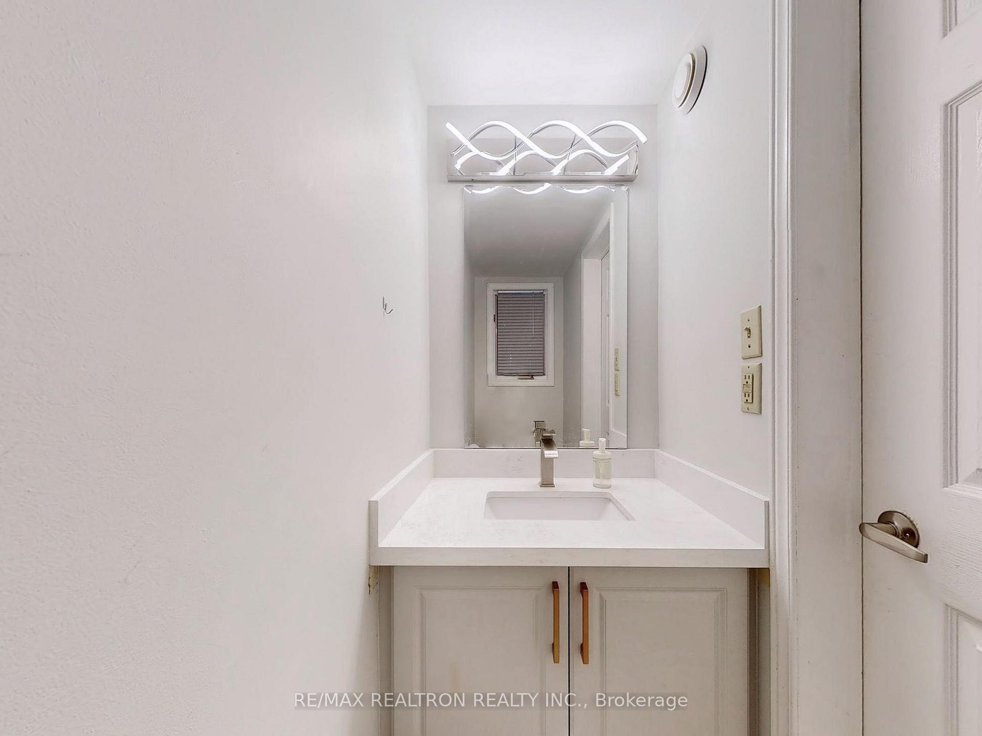 Photo 10 of Unit Upper, 8 Estoril Street, Richmond Hill, Observatory — HOMEH