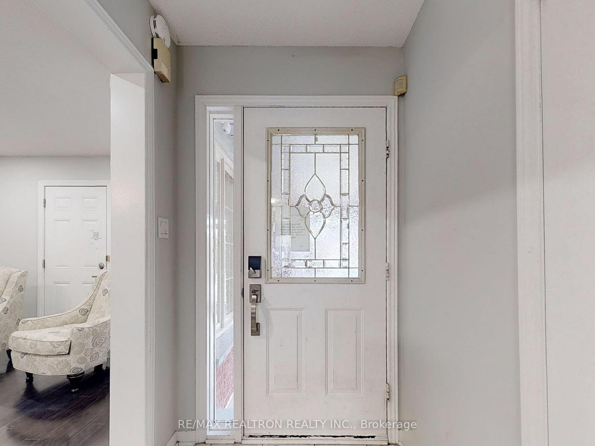 Photo 11 of Unit Upper, 8 Estoril Street, Richmond Hill, Observatory — HOMEH