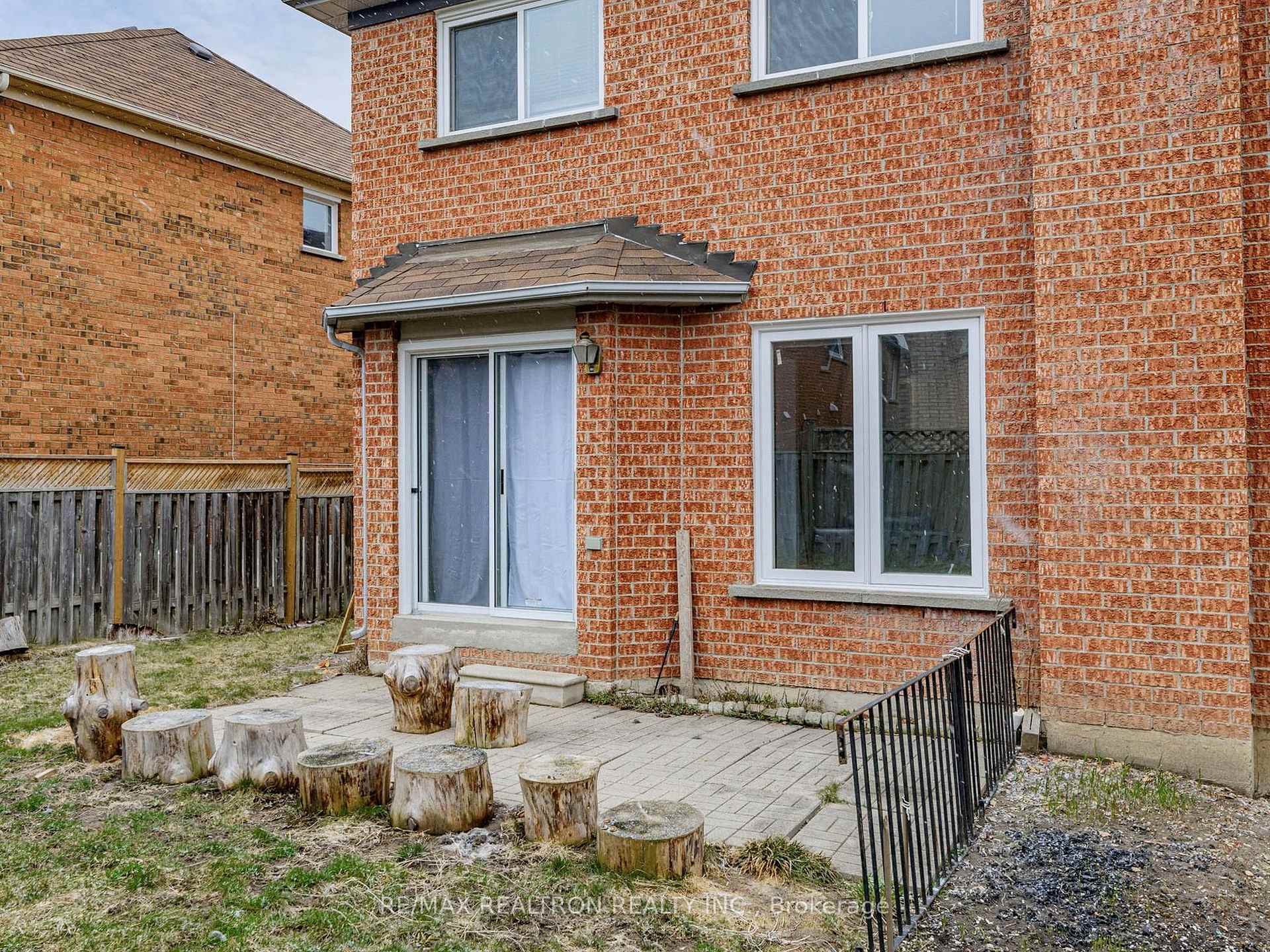 Photo 16 of Unit Upper, 8 Estoril Street, Richmond Hill, Observatory — HOMEH