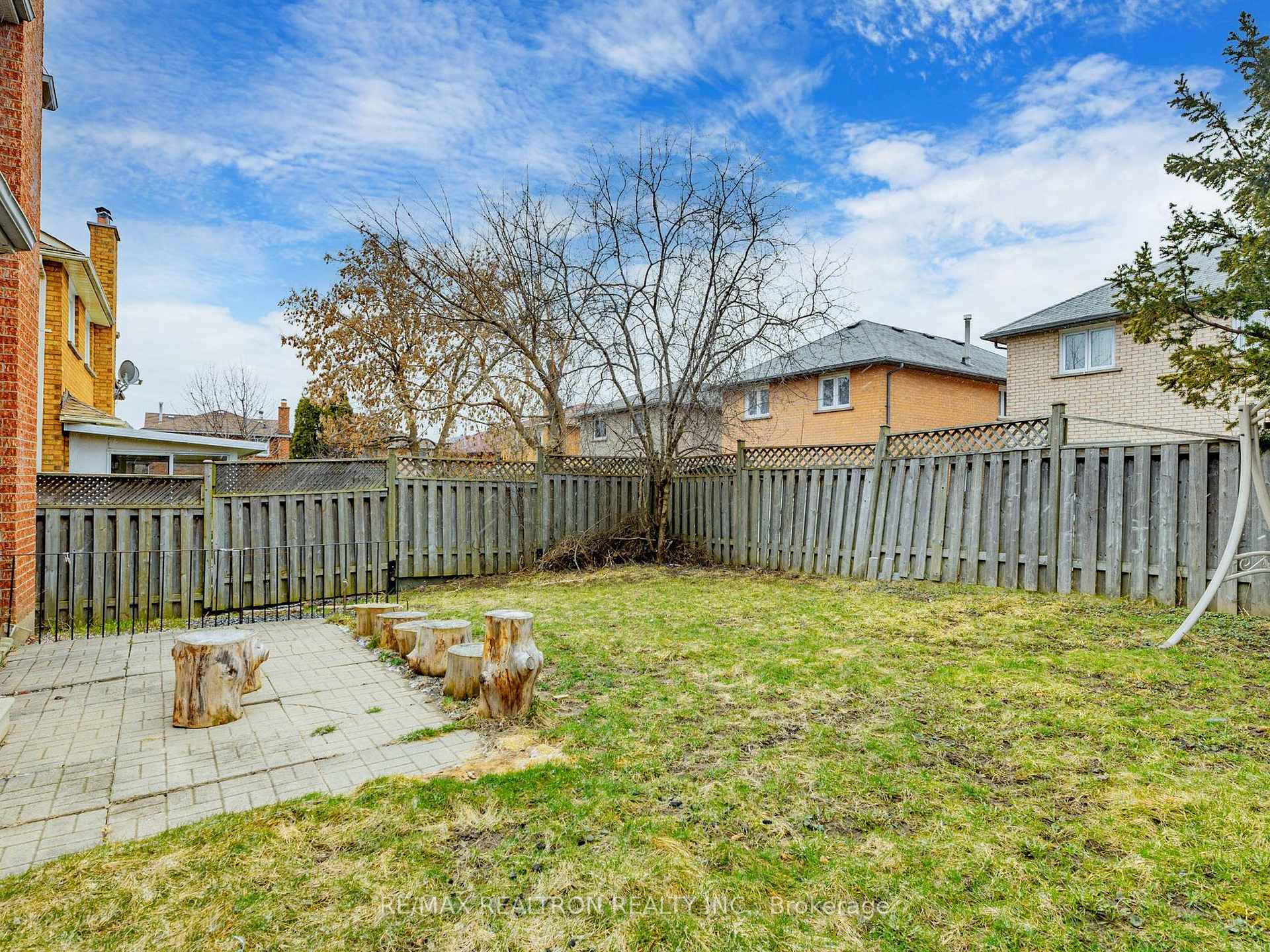 Photo 17 of Unit Upper, 8 Estoril Street, Richmond Hill, Observatory — HOMEH