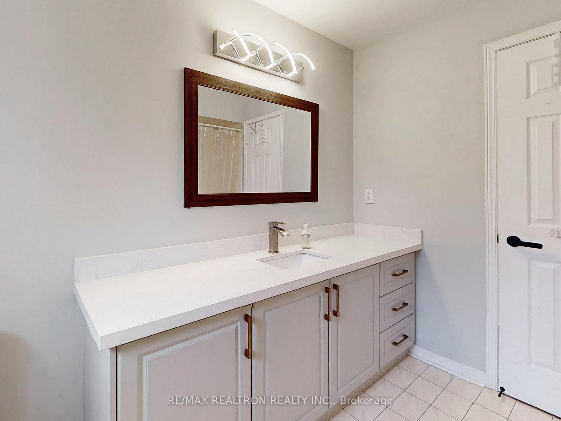 Photo 34 of Unit Upper, 8 Estoril Street, Richmond Hill, Observatory — HOMEH