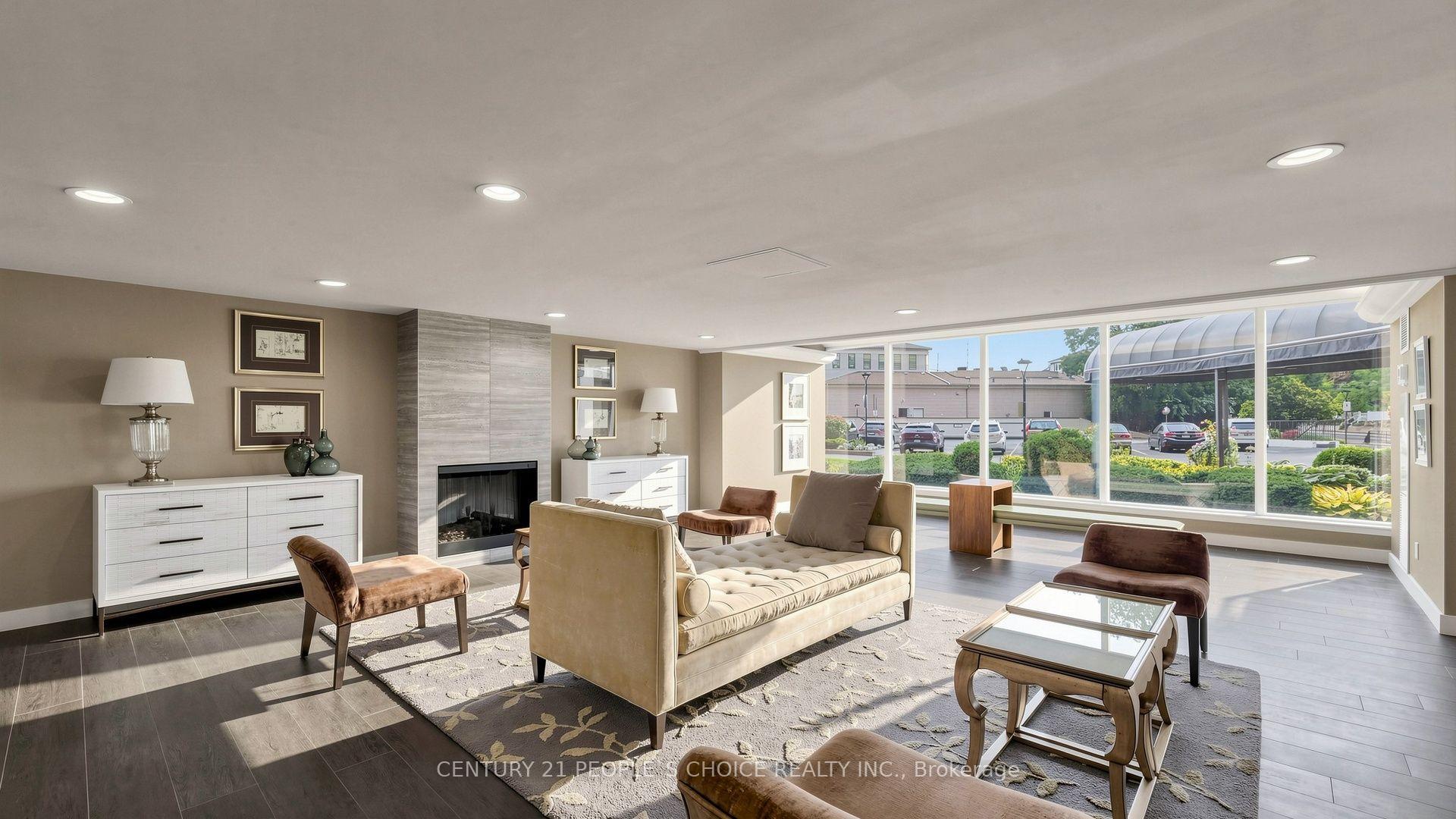 Photo 5 of Unit 310, 7811 Yonge Street, Markham, Thornhill — HOMEH
