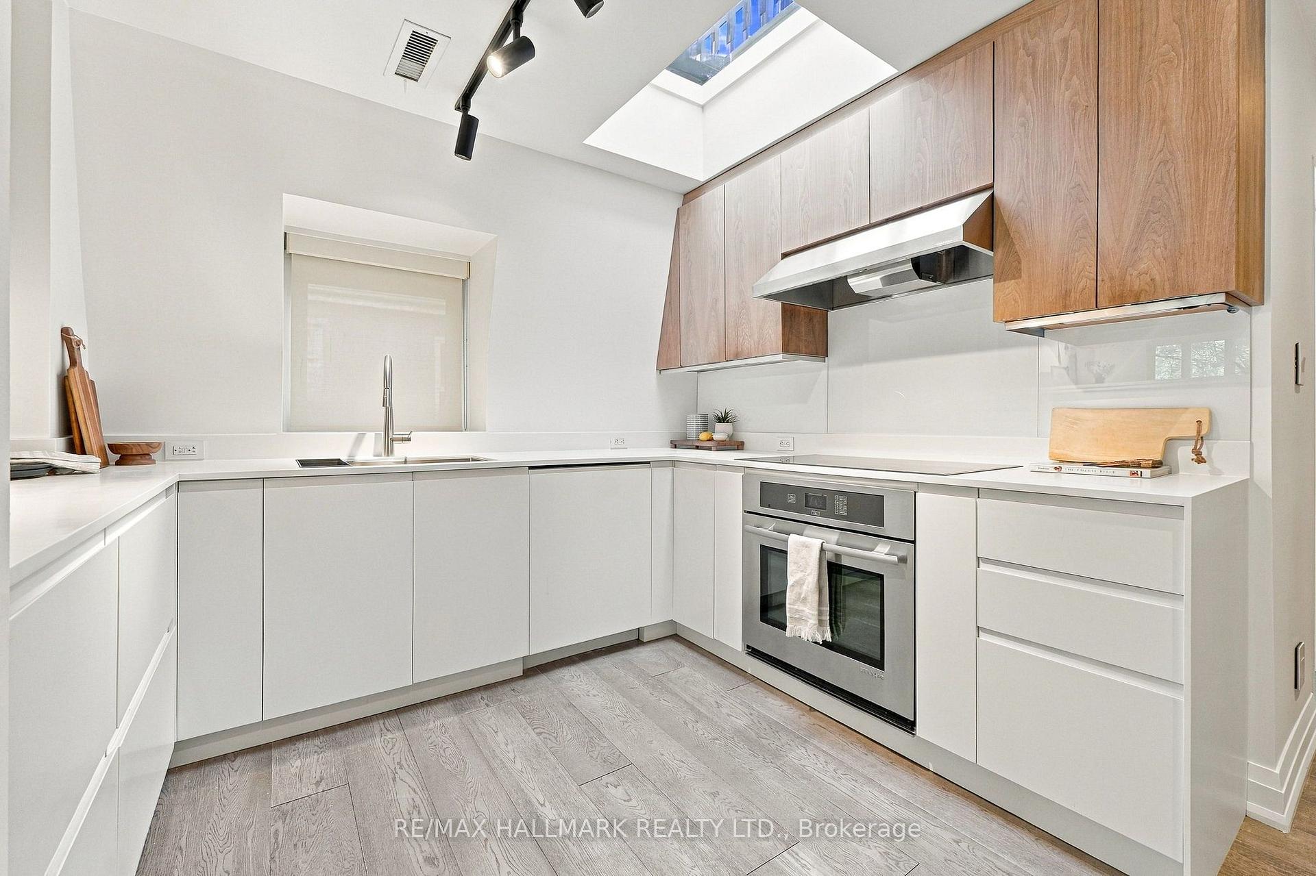 Photo 9 of 10 Earl Street, Toronto, North St. James Town — HOMEH