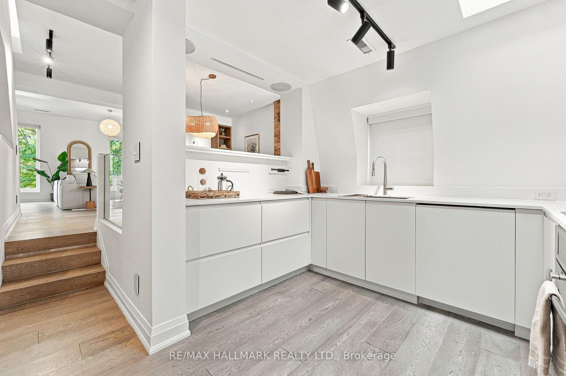 Photo 10 of 10 Earl Street, Toronto, North St. James Town — HOMEH