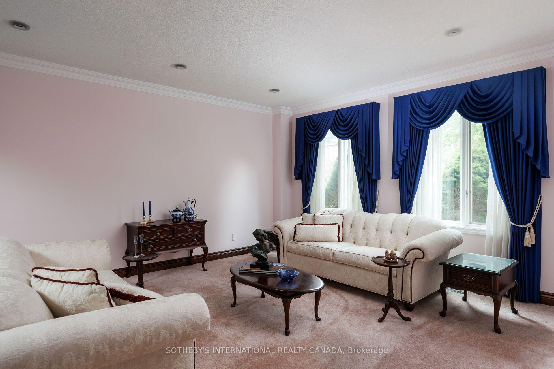 Photo 4 of 47 Great Oak Drive, Etobicoke, Princess-Rosethorn — HOMEH