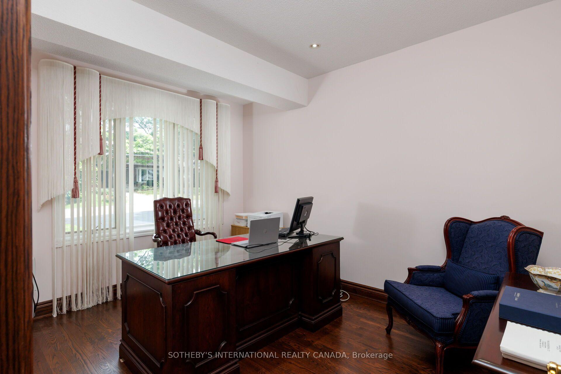 Photo 5 of 47 Great Oak Drive, Etobicoke, Princess-Rosethorn — HOMEH