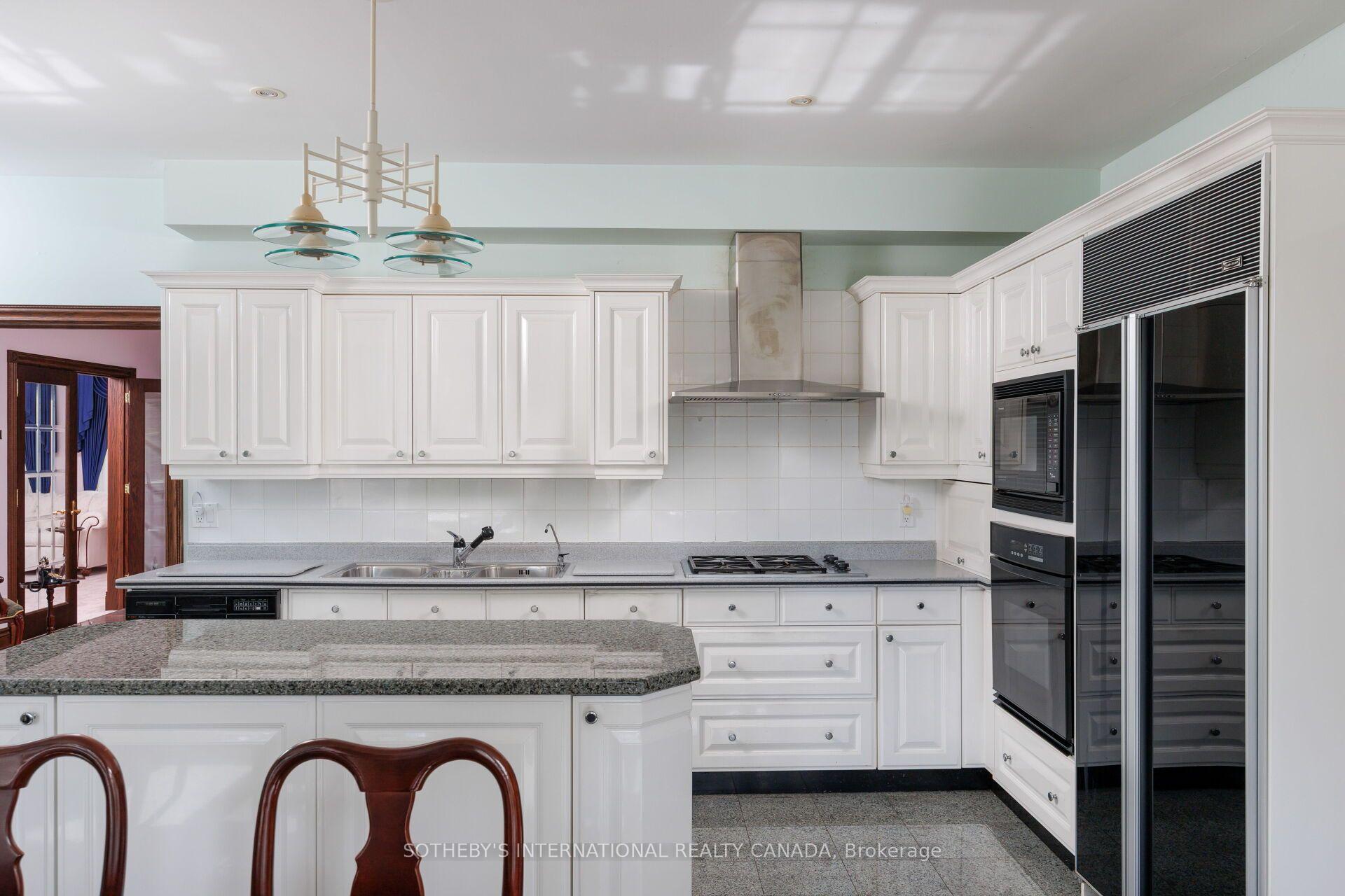 Photo 7 of 47 Great Oak Drive, Etobicoke, Princess-Rosethorn — HOMEH