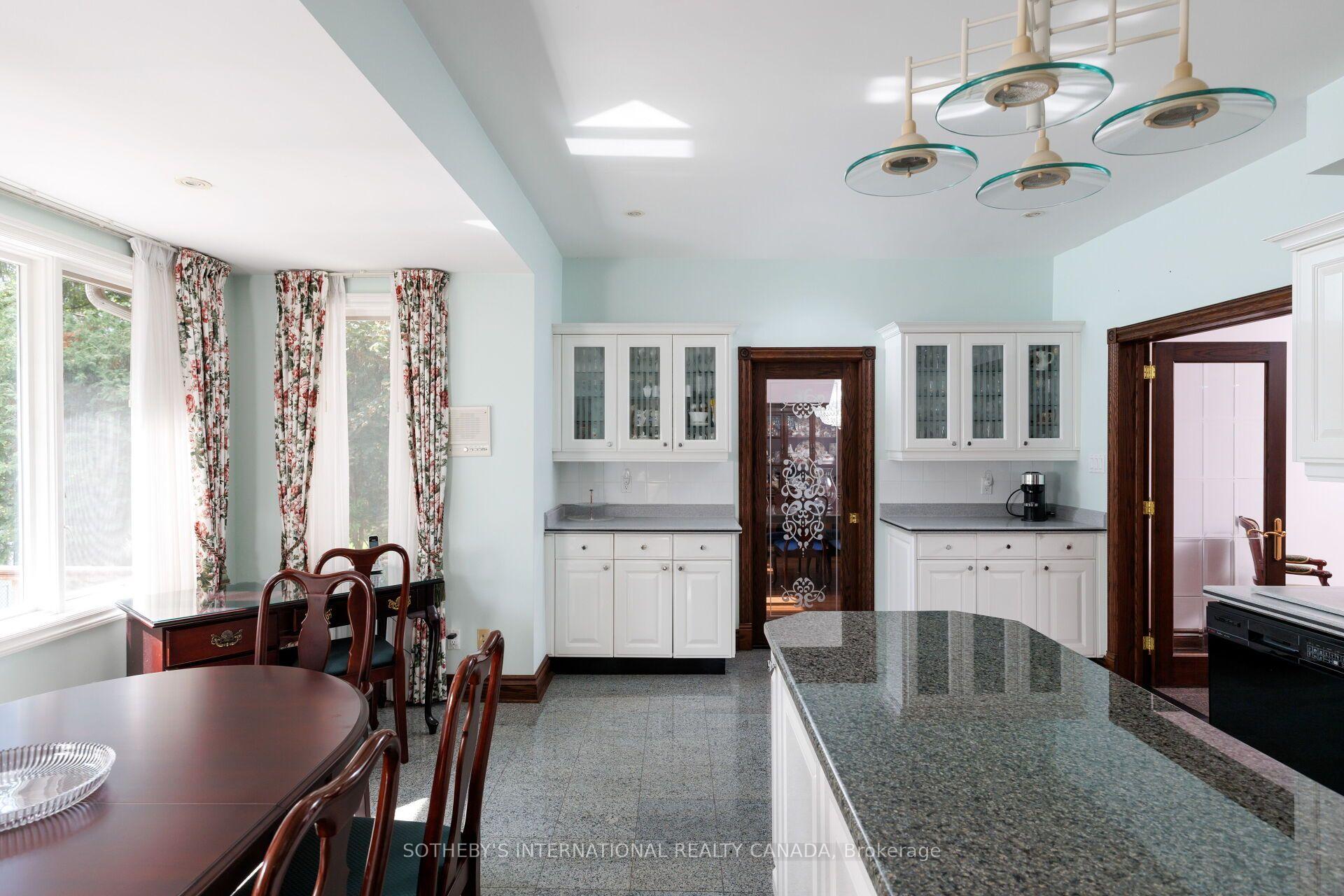 Photo 9 of 47 Great Oak Drive, Etobicoke, Princess-Rosethorn — HOMEH