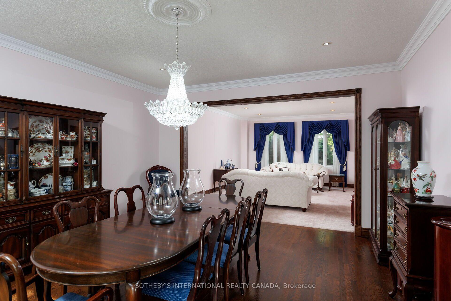 Photo 11 of 47 Great Oak Drive, Etobicoke, Princess-Rosethorn — HOMEH