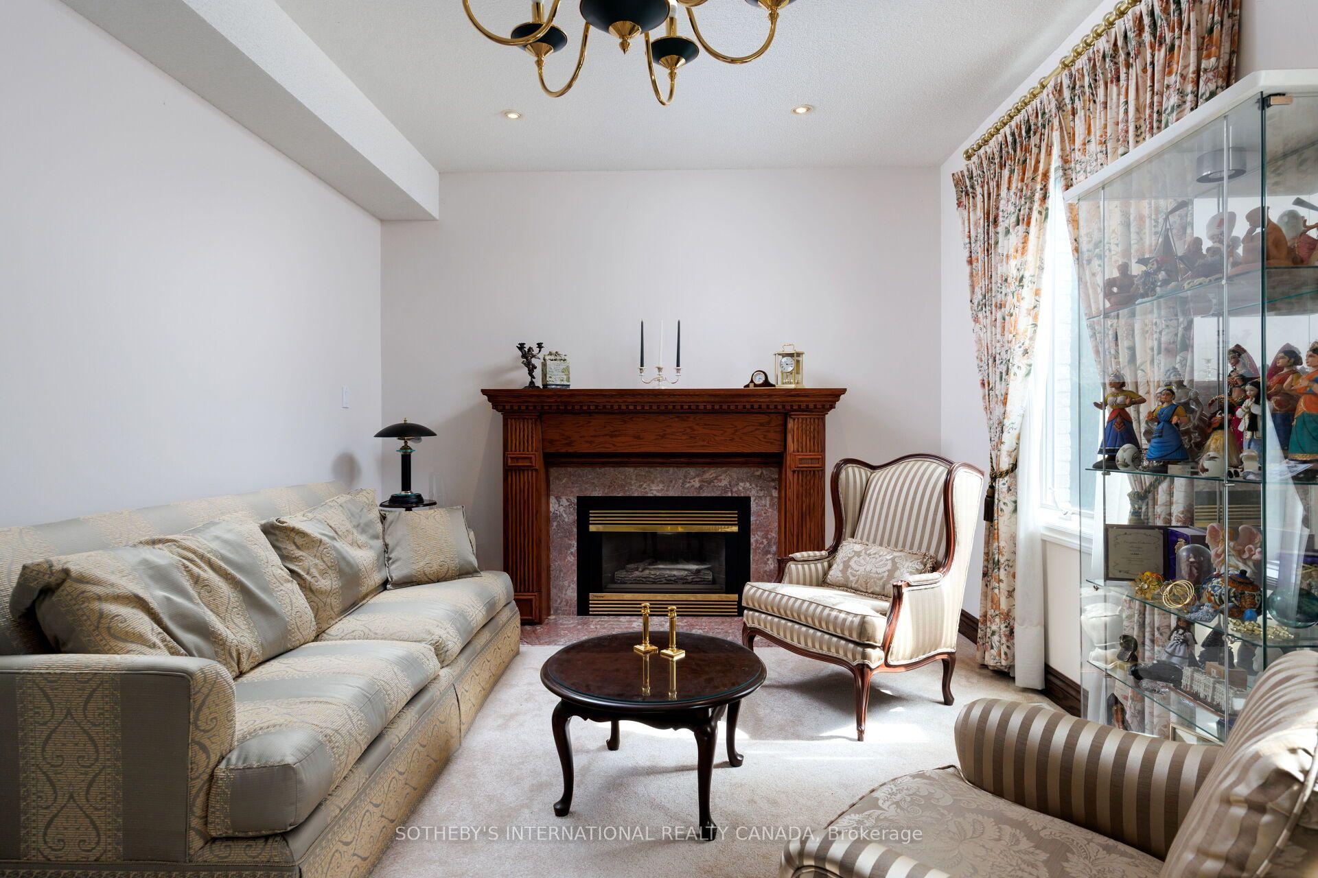 Photo 14 of 47 Great Oak Drive, Etobicoke, Princess-Rosethorn — HOMEH