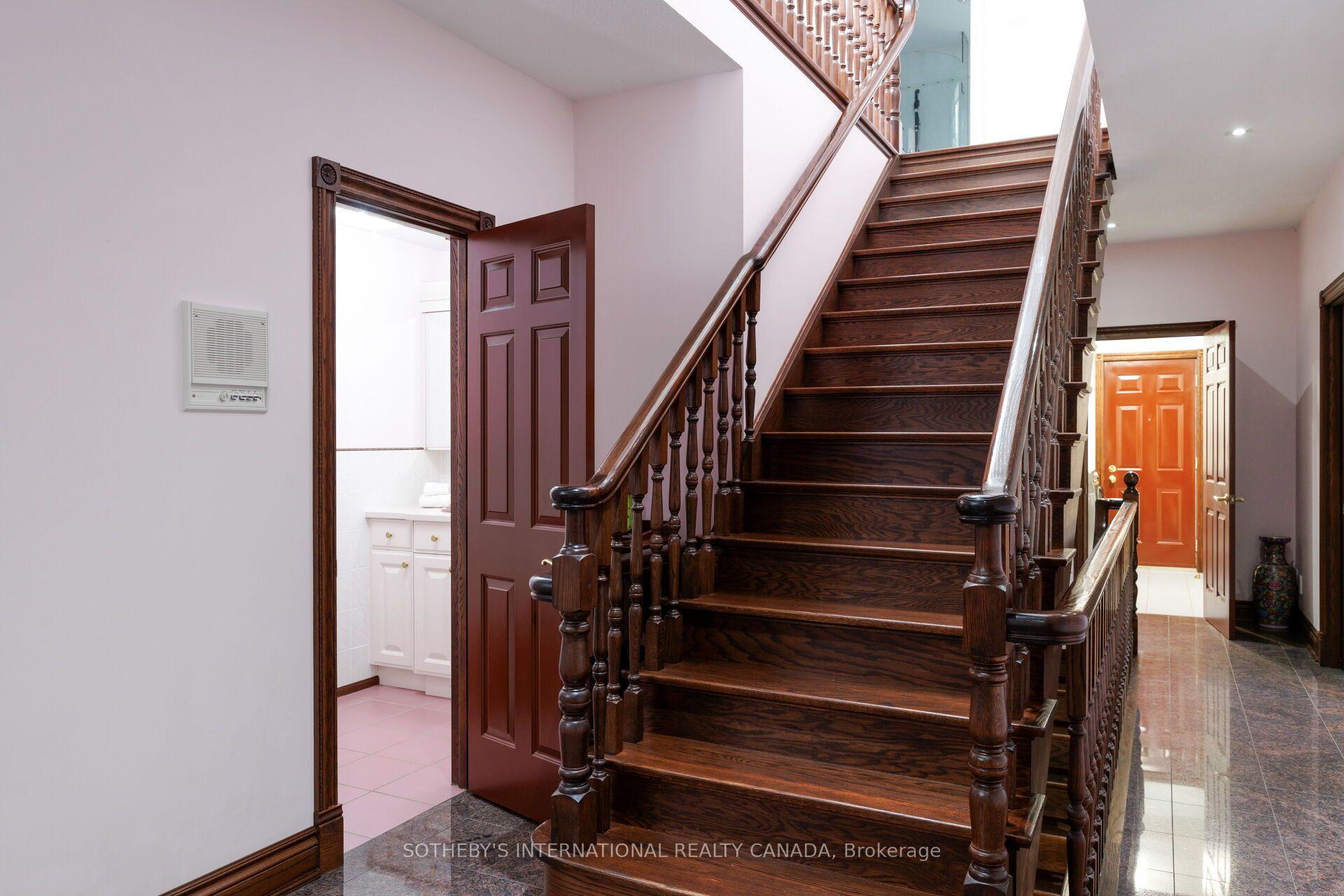 Photo 16 of 47 Great Oak Drive, Etobicoke, Princess-Rosethorn — HOMEH