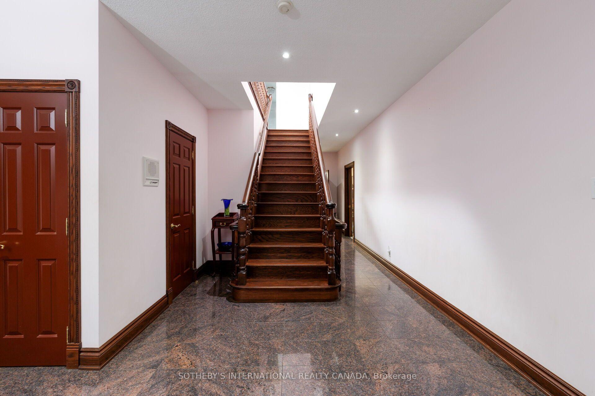 Photo 18 of 47 Great Oak Drive, Etobicoke, Princess-Rosethorn — HOMEH