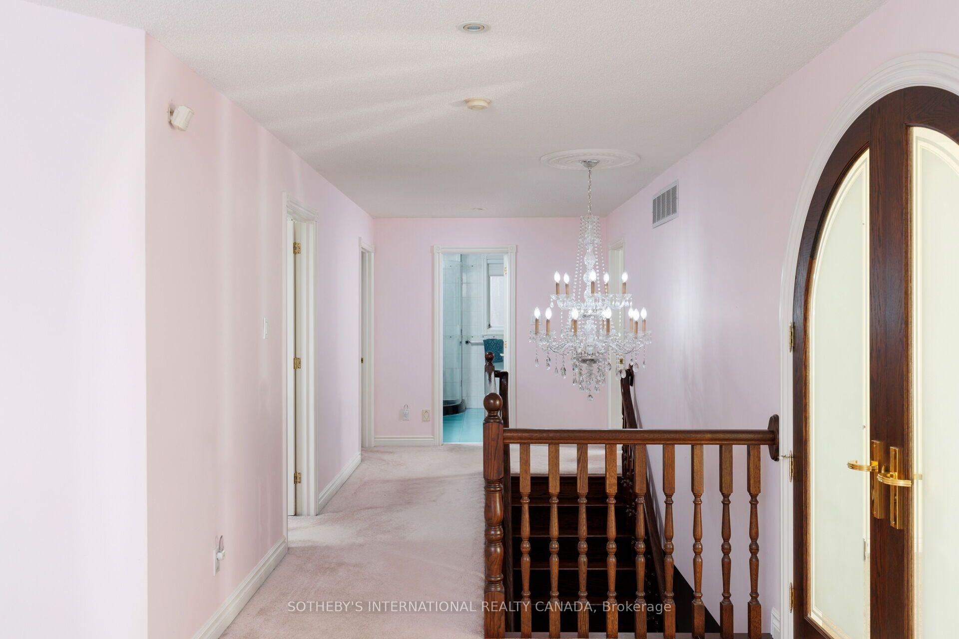 Photo 19 of 47 Great Oak Drive, Etobicoke, Princess-Rosethorn — HOMEH