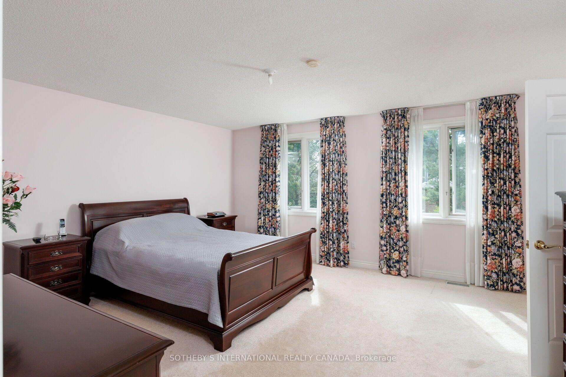 Photo 20 of 47 Great Oak Drive, Etobicoke, Princess-Rosethorn — HOMEH