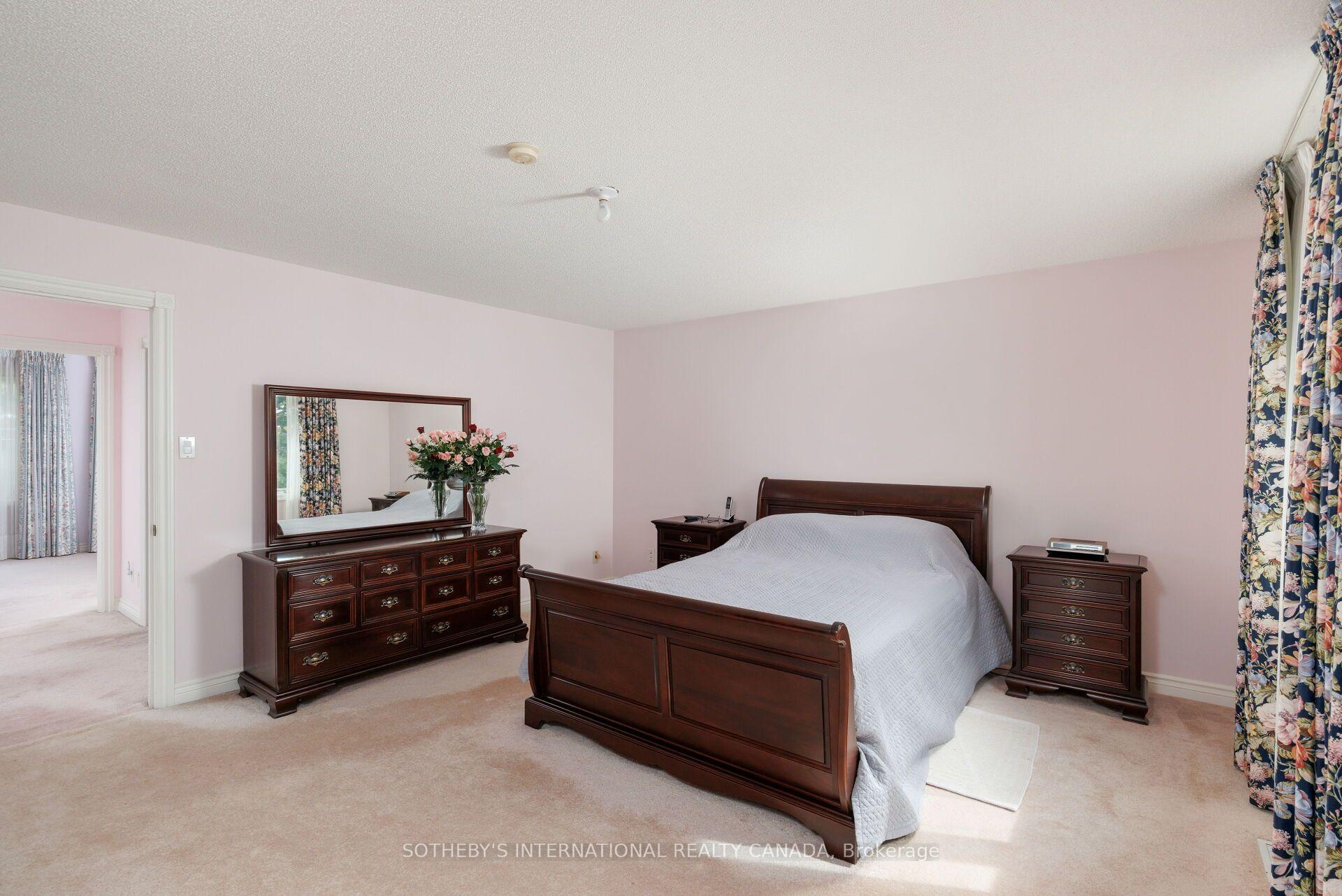 Photo 21 of 47 Great Oak Drive, Etobicoke, Princess-Rosethorn — HOMEH