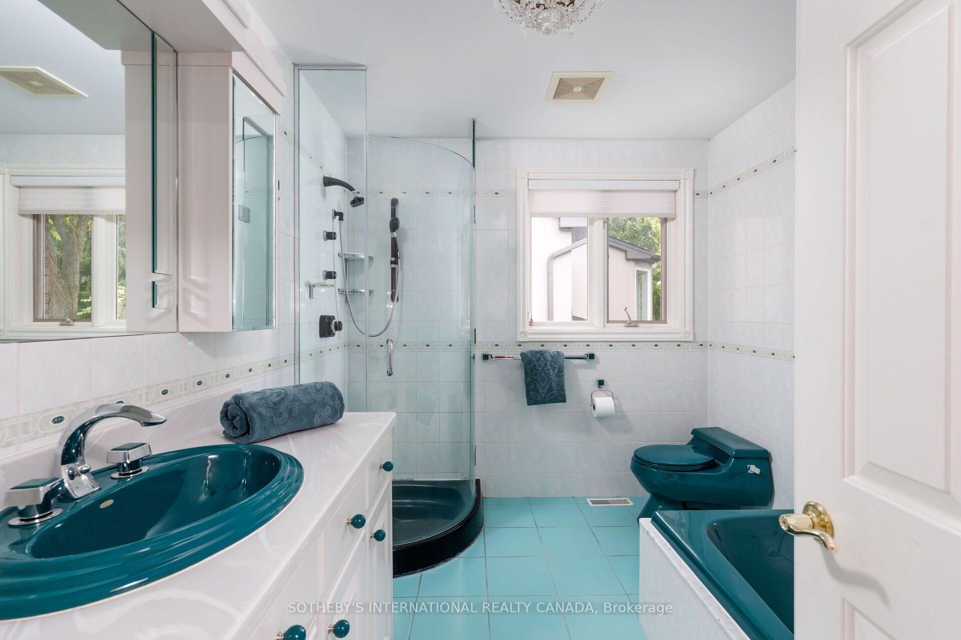 Photo 24 of 47 Great Oak Drive, Etobicoke, Princess-Rosethorn — HOMEH