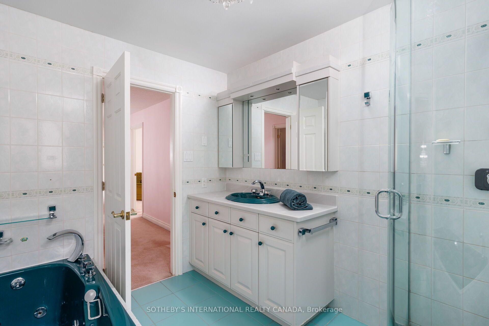 Photo 25 of 47 Great Oak Drive, Etobicoke, Princess-Rosethorn — HOMEH