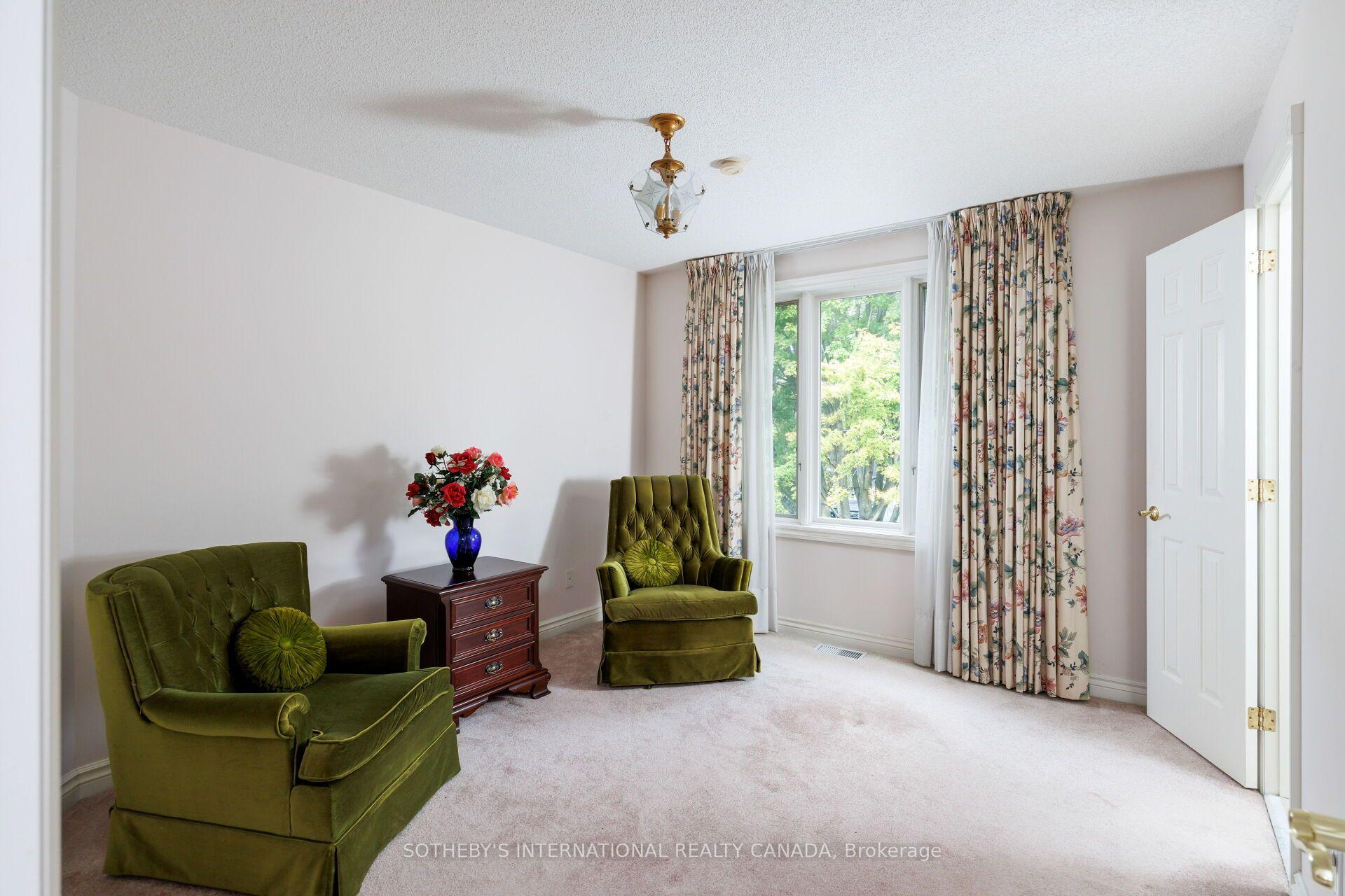 Photo 26 of 47 Great Oak Drive, Etobicoke, Princess-Rosethorn — HOMEH
