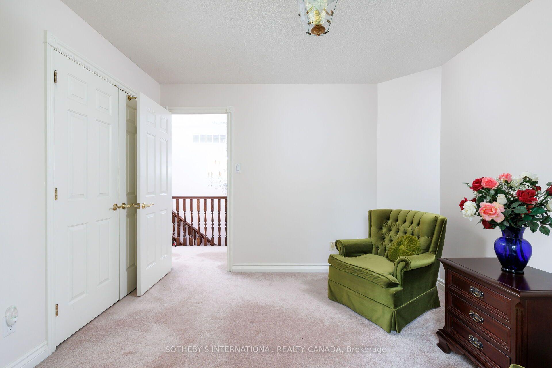 Photo 27 of 47 Great Oak Drive, Etobicoke, Princess-Rosethorn — HOMEH