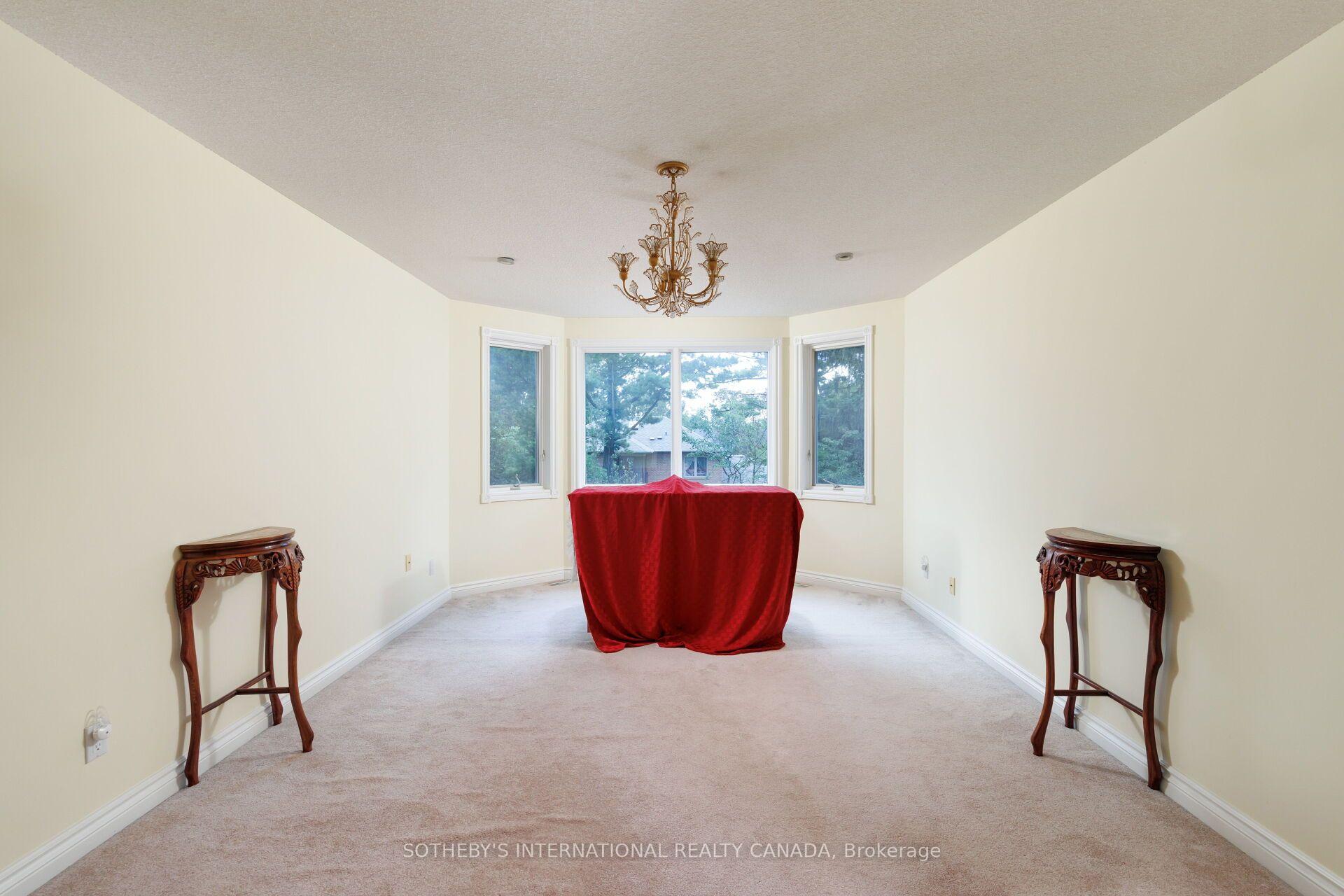 Photo 28 of 47 Great Oak Drive, Etobicoke, Princess-Rosethorn — HOMEH