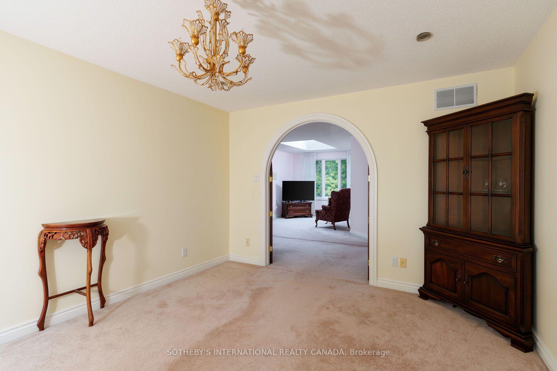 Photo 29 of 47 Great Oak Drive, Etobicoke, Princess-Rosethorn — HOMEH