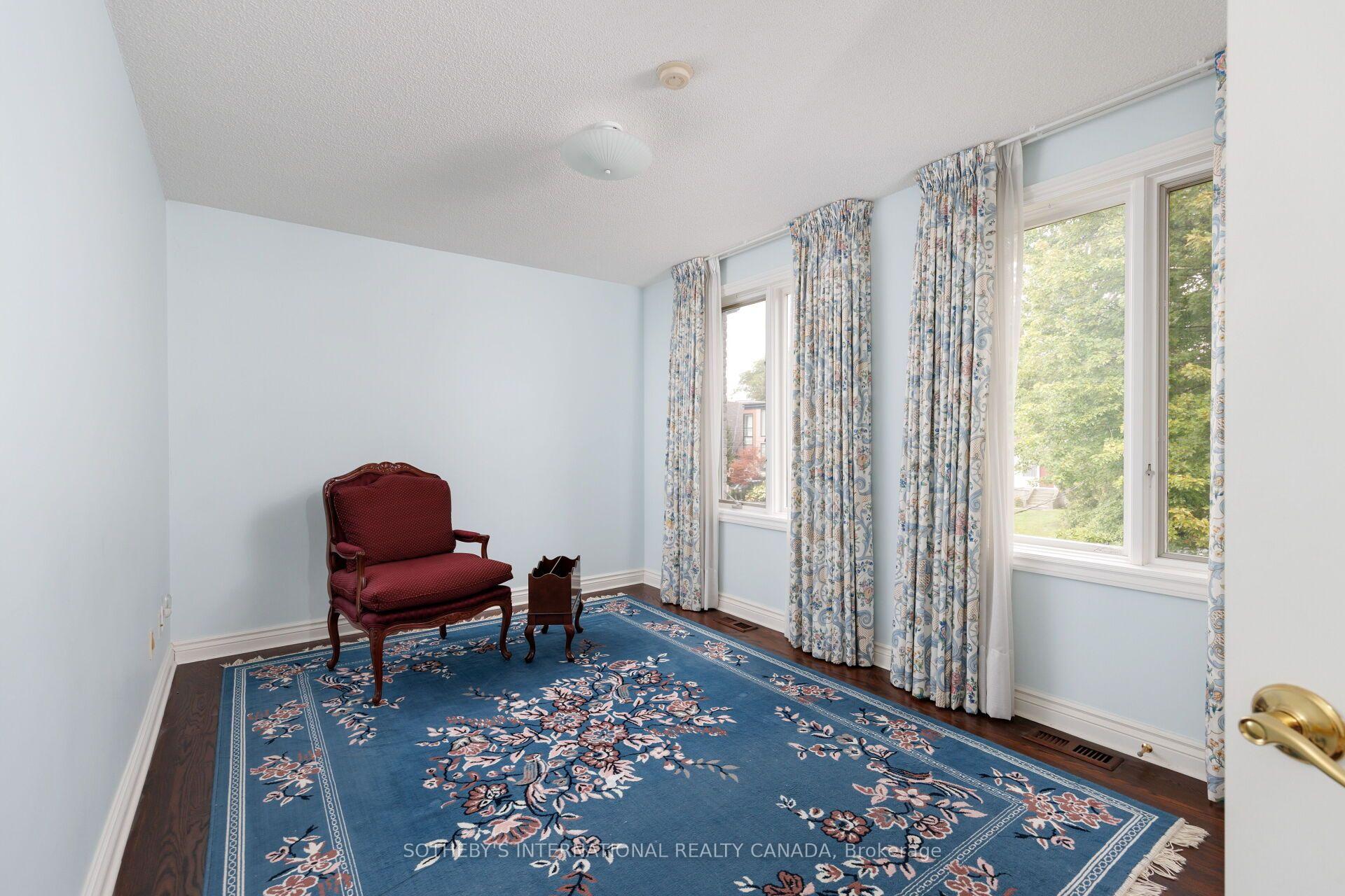 Photo 31 of 47 Great Oak Drive, Etobicoke, Princess-Rosethorn — HOMEH