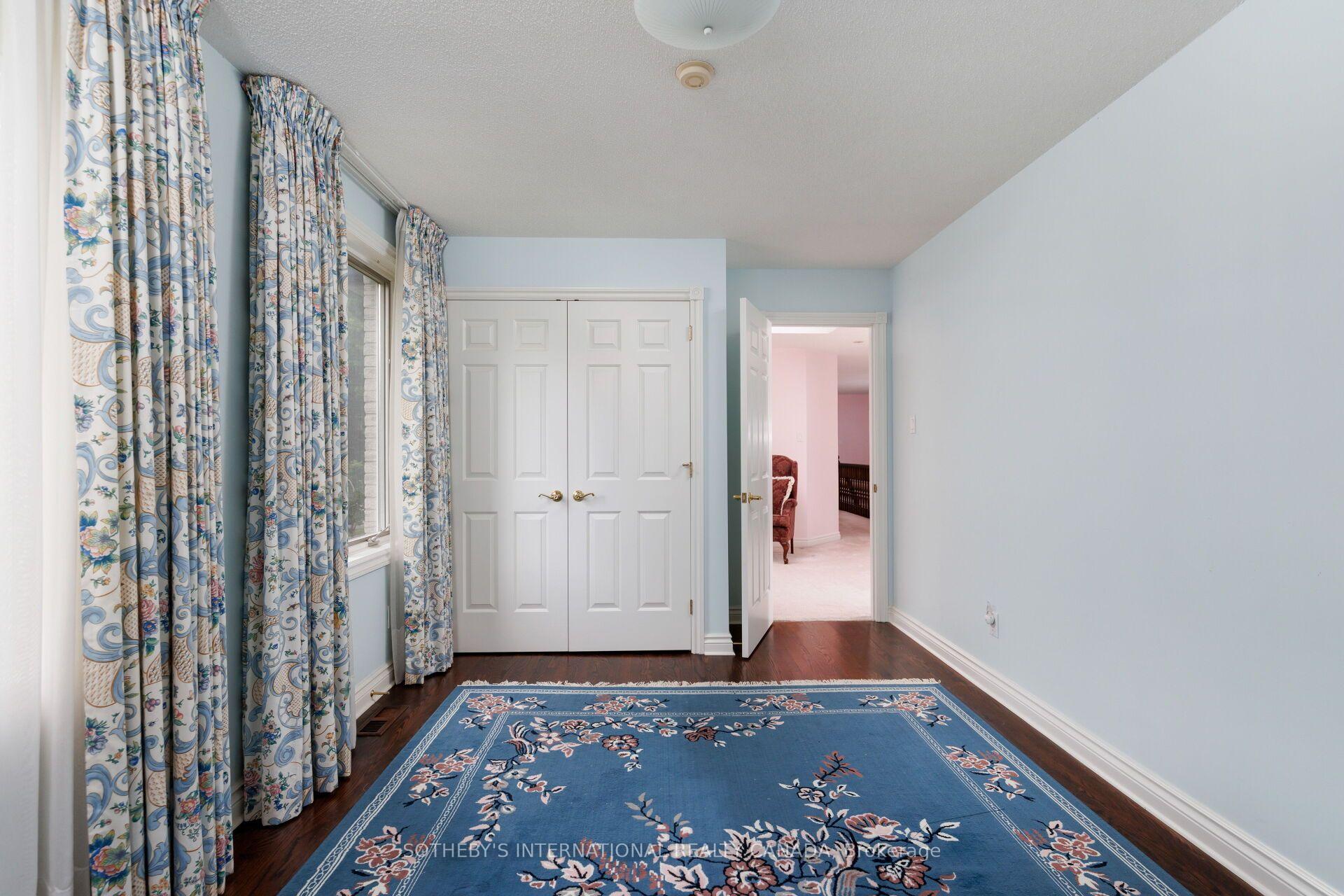 Photo 32 of 47 Great Oak Drive, Etobicoke, Princess-Rosethorn — HOMEH