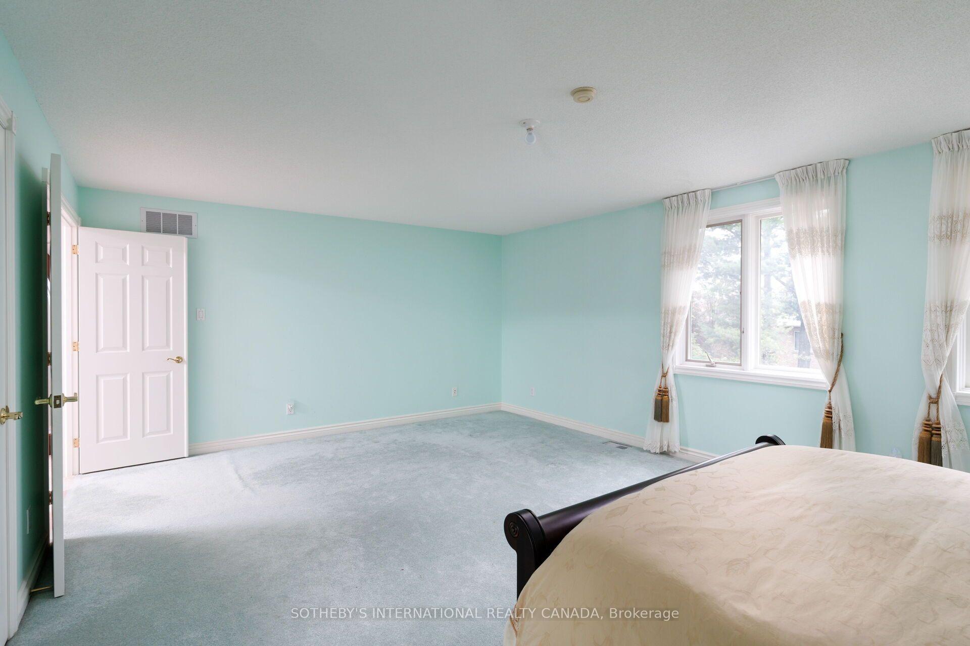 Photo 35 of 47 Great Oak Drive, Etobicoke, Princess-Rosethorn — HOMEH