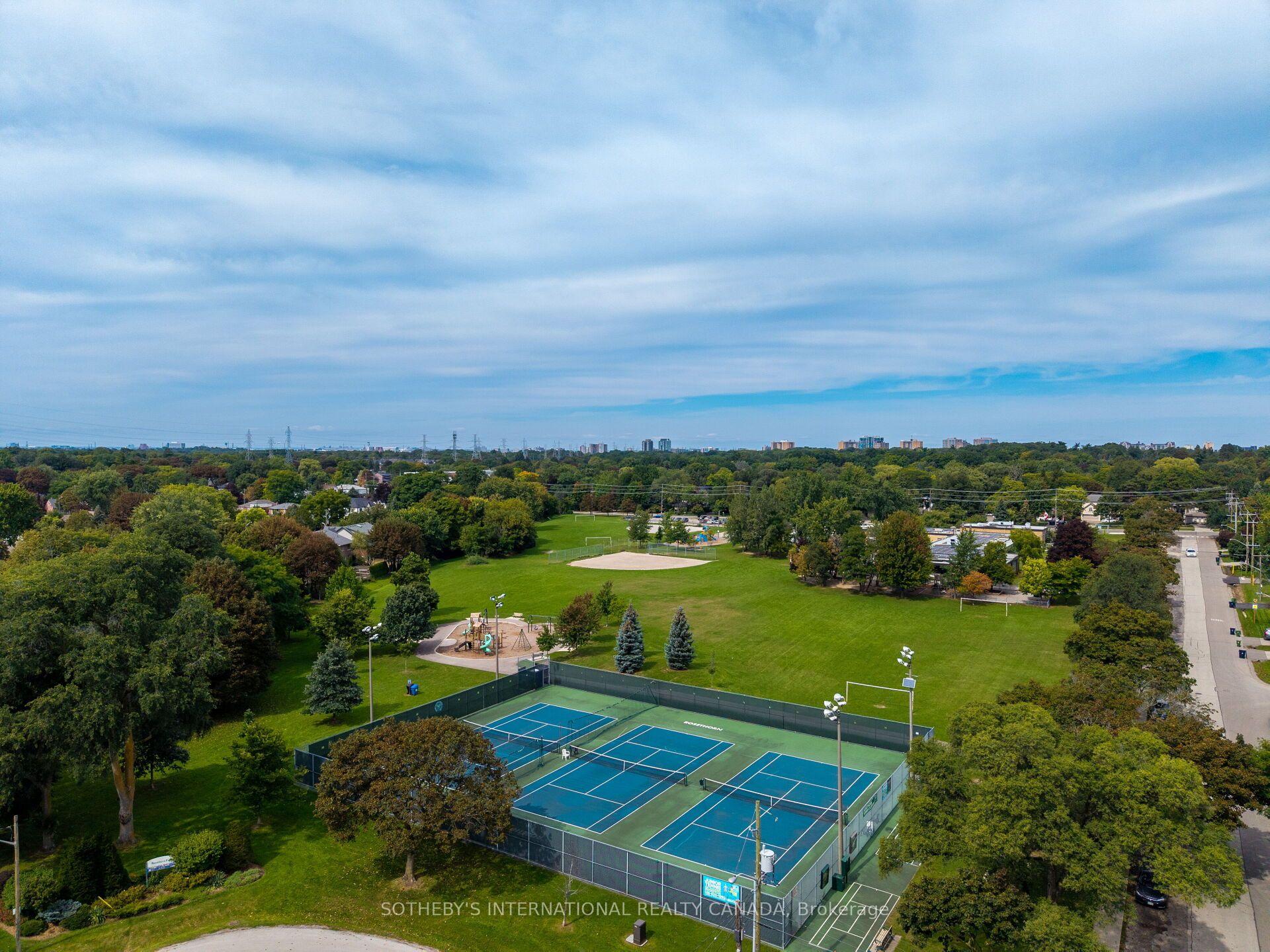 Photo 43 of 47 Great Oak Drive, Etobicoke, Princess-Rosethorn — HOMEH
