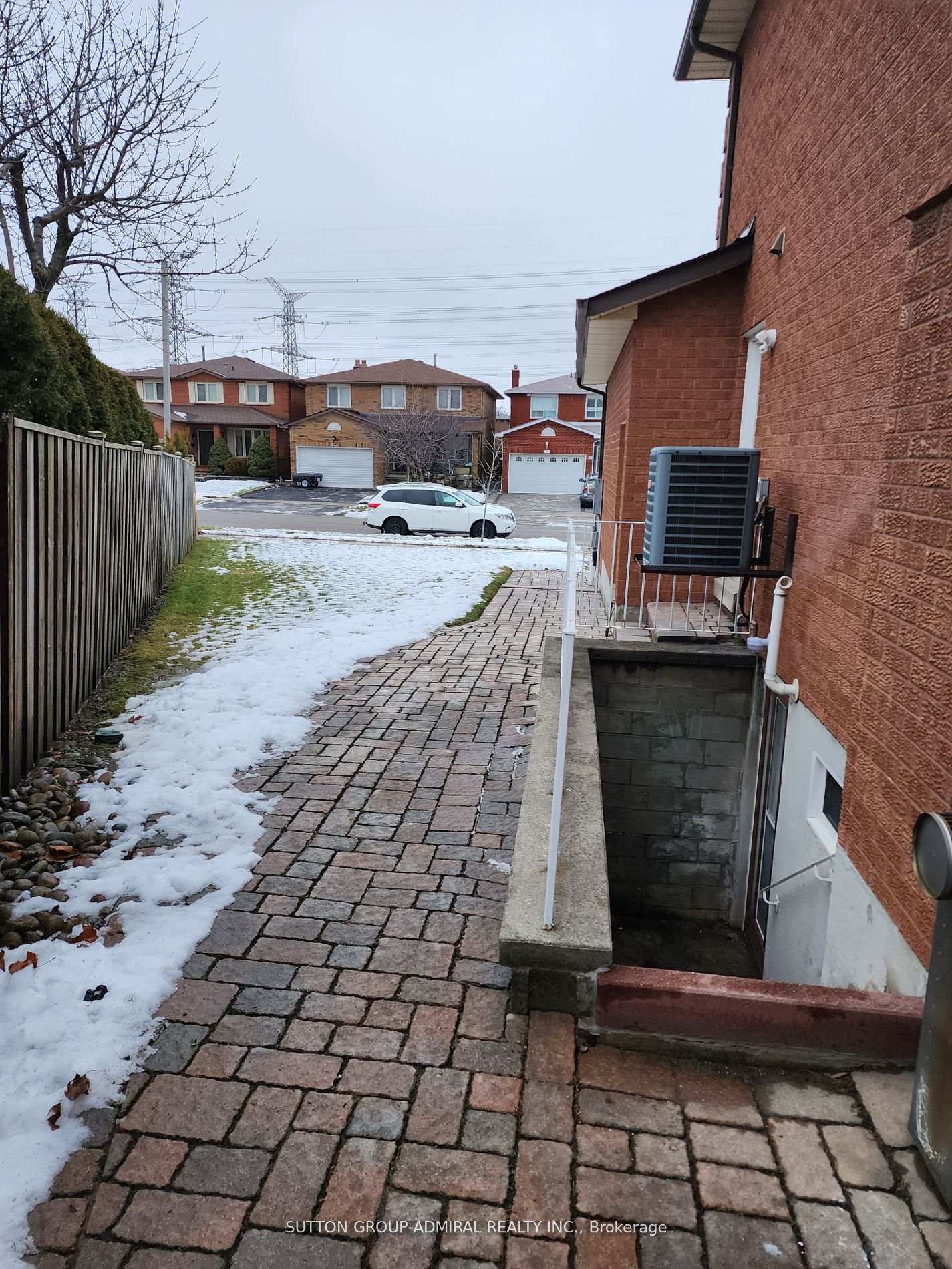 Photo 4 of Unit Bsmt, 37 Shawn Place, Vaughan, Concord — HOMEH