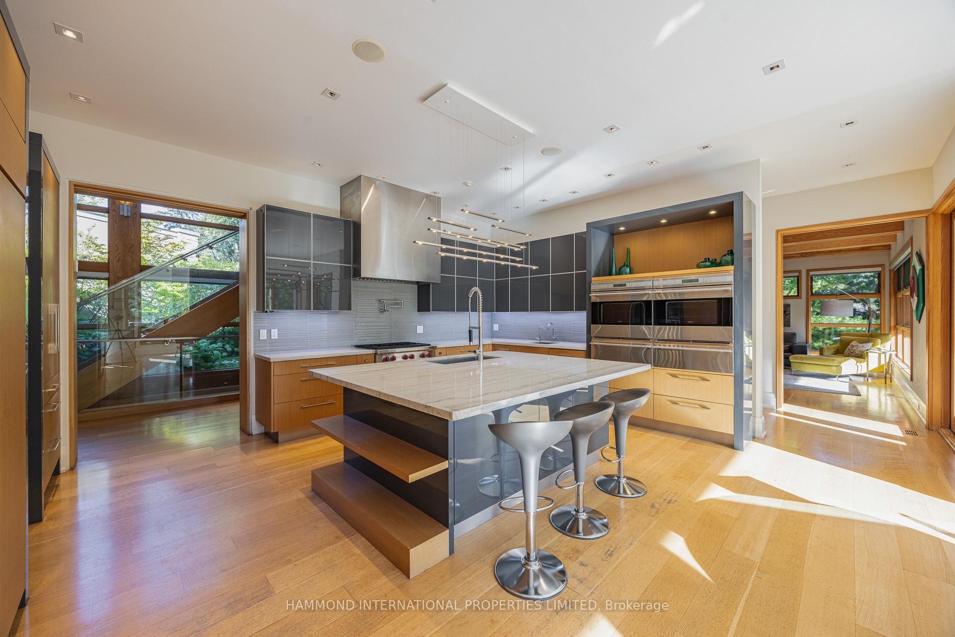 Photo 10 of 7 Oxbow Road, North York, Banbury-Don Mills — HOMEH
