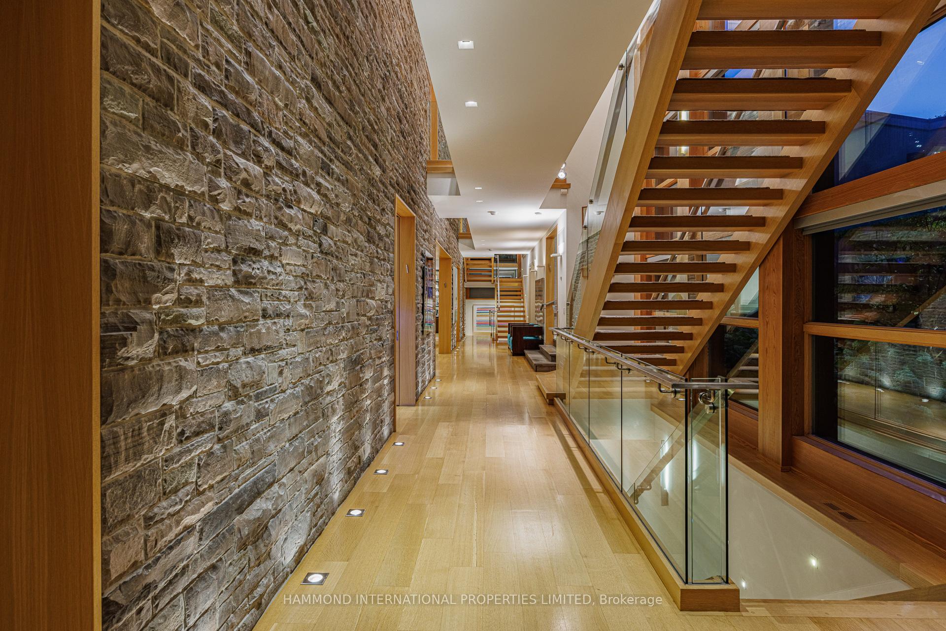 Photo 19 of 7 Oxbow Road, North York, Banbury-Don Mills — HOMEH