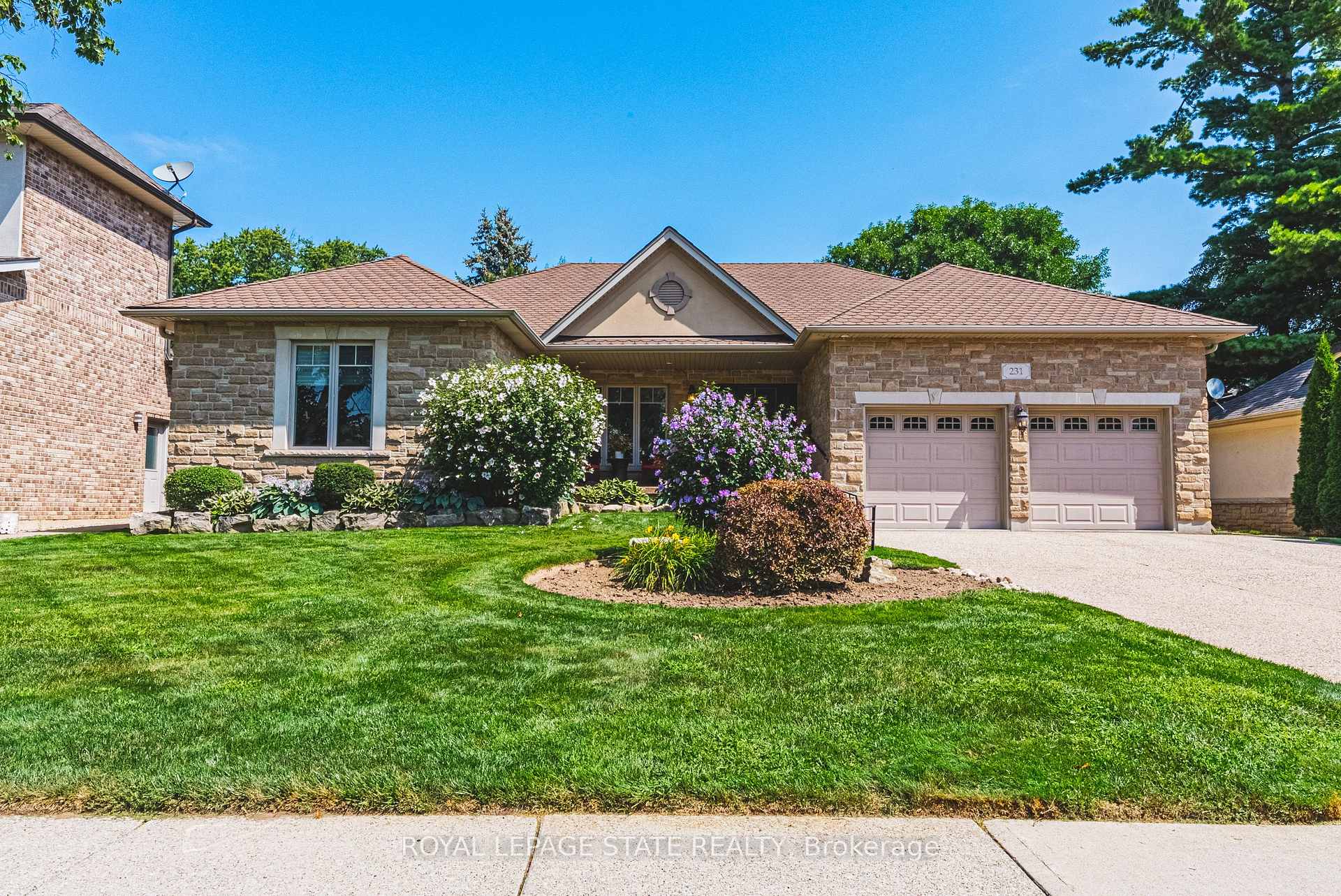 Photo 3 of 231 Pine Cove Road, Burlington, Roseland — HOMEH