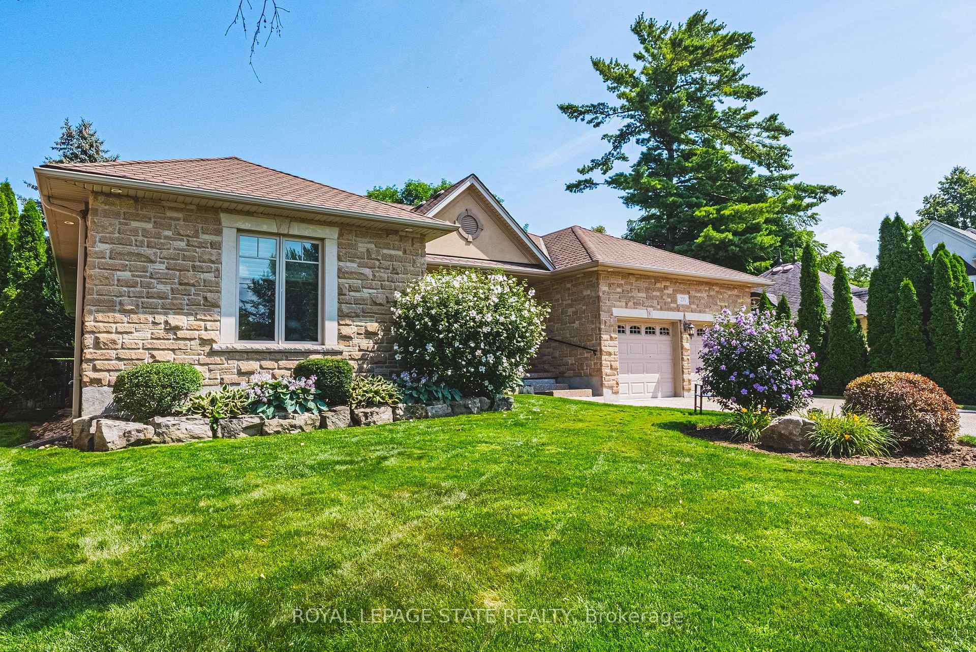 Photo 4 of 231 Pine Cove Road, Burlington, Roseland — HOMEH