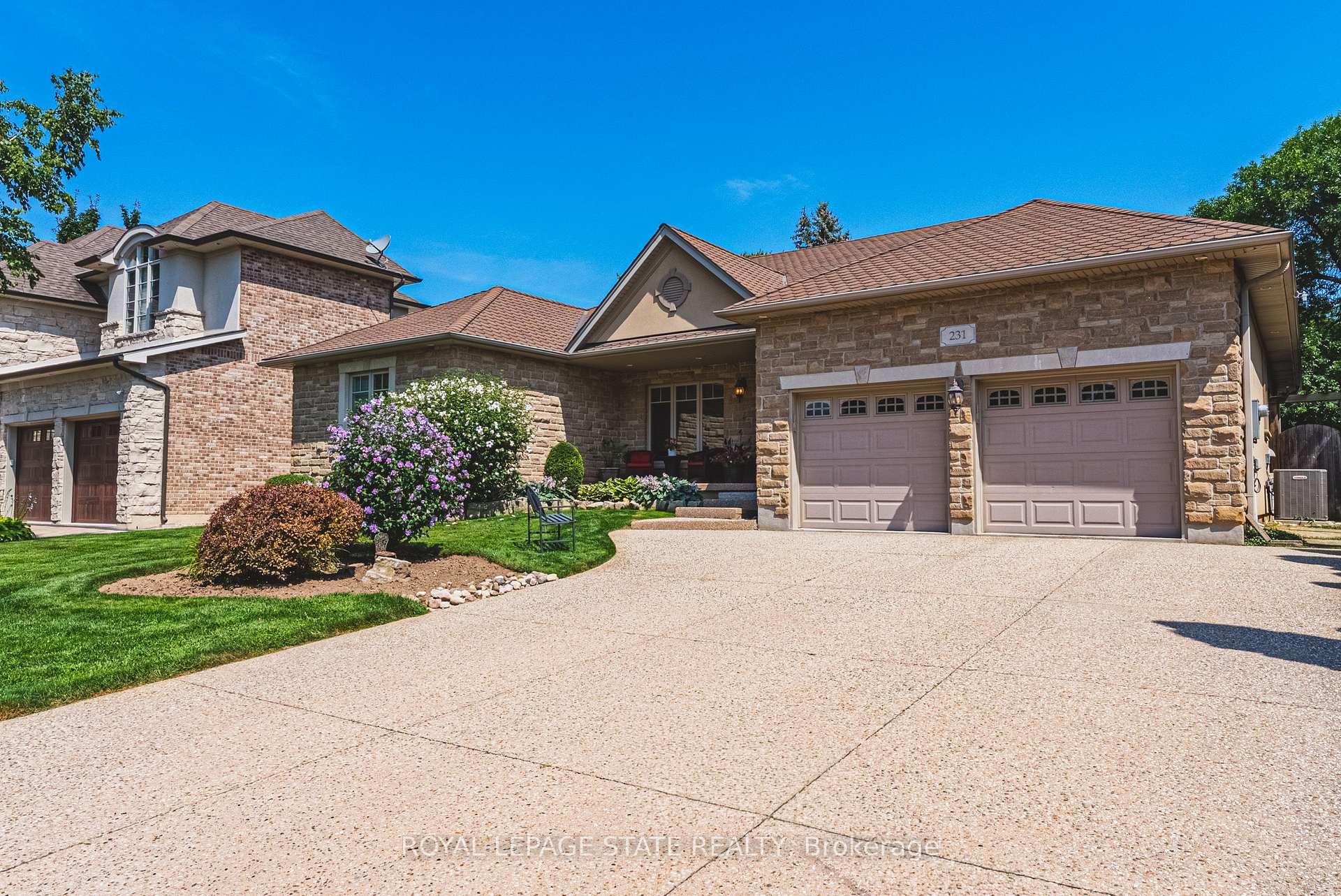 Photo 5 of 231 Pine Cove Road, Burlington, Roseland — HOMEH