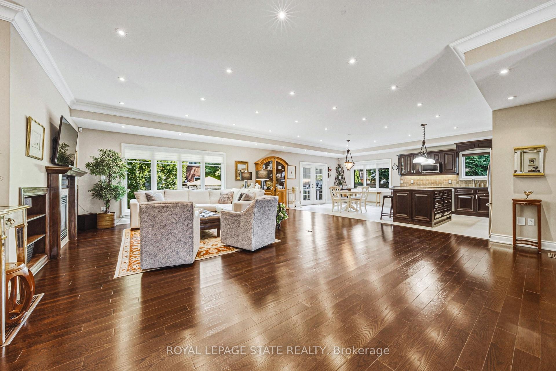 Photo 8 of 231 Pine Cove Road, Burlington, Roseland — HOMEH
