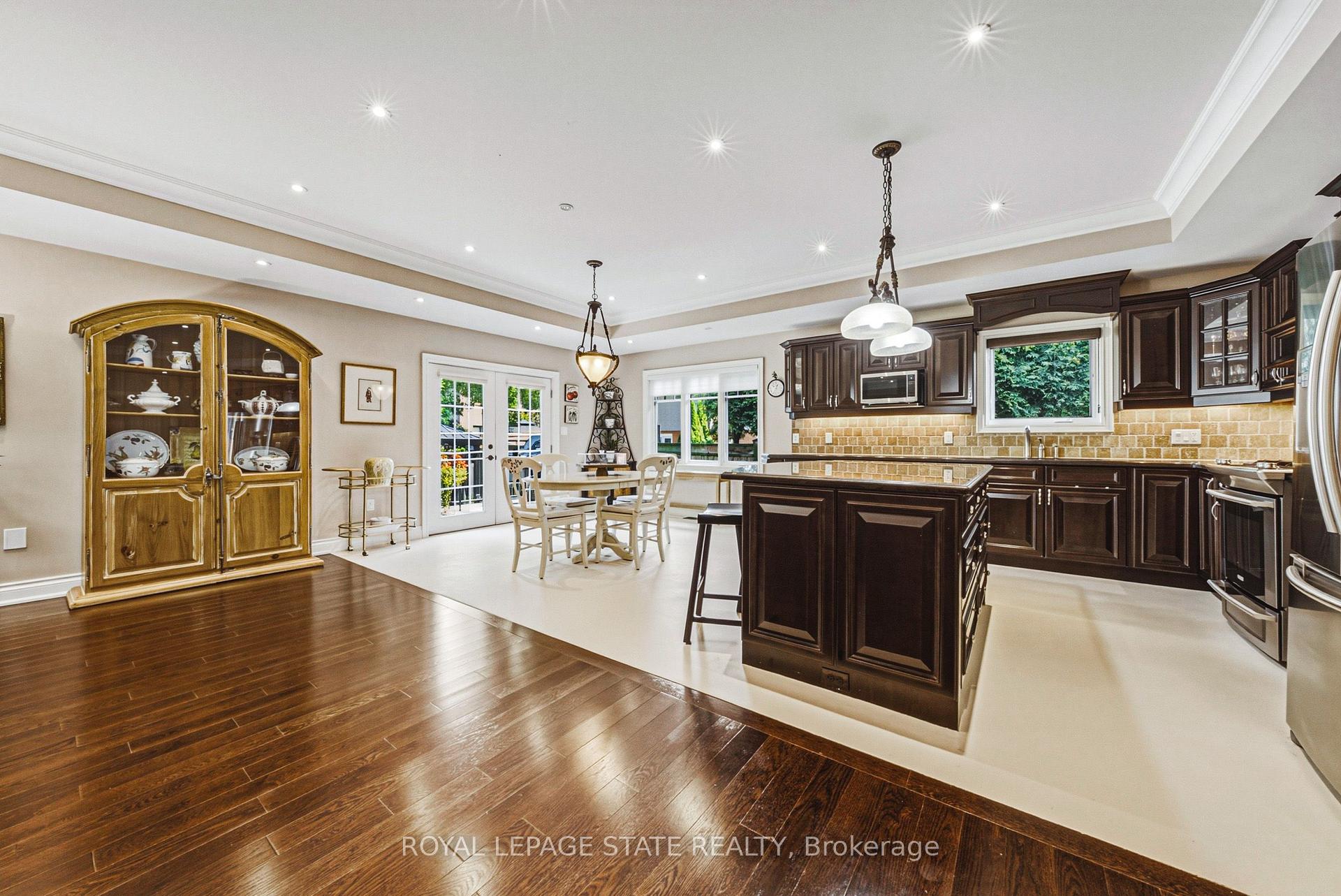 Photo 9 of 231 Pine Cove Road, Burlington, Roseland — HOMEH