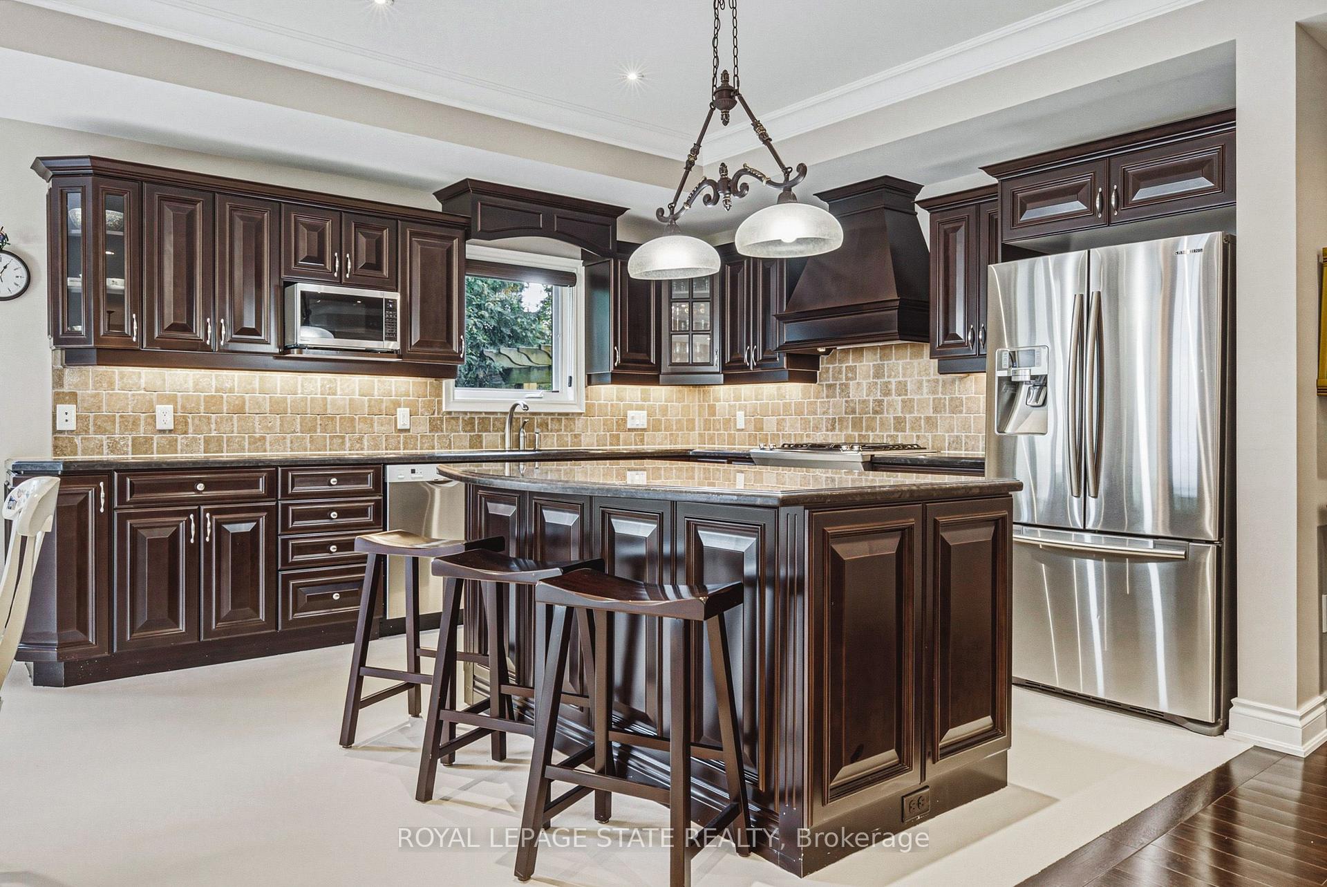 Photo 10 of 231 Pine Cove Road, Burlington, Roseland — HOMEH