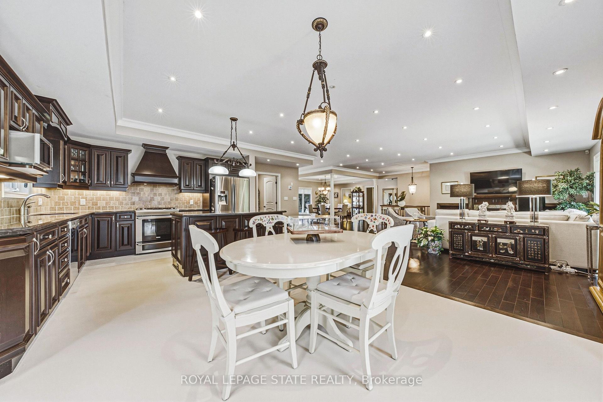Photo 14 of 231 Pine Cove Road, Burlington, Roseland — HOMEH