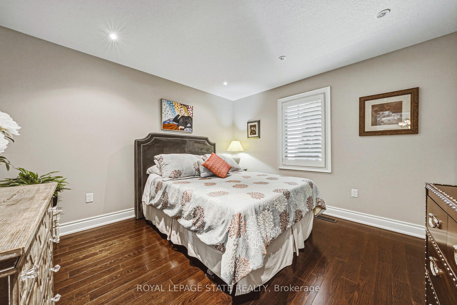 Photo 18 of 231 Pine Cove Road, Burlington, Roseland — HOMEH