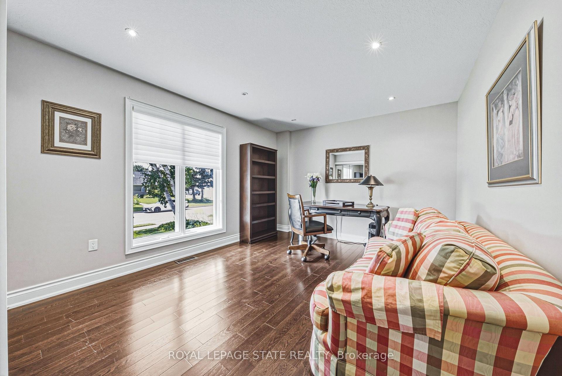 Photo 20 of 231 Pine Cove Road, Burlington, Roseland — HOMEH