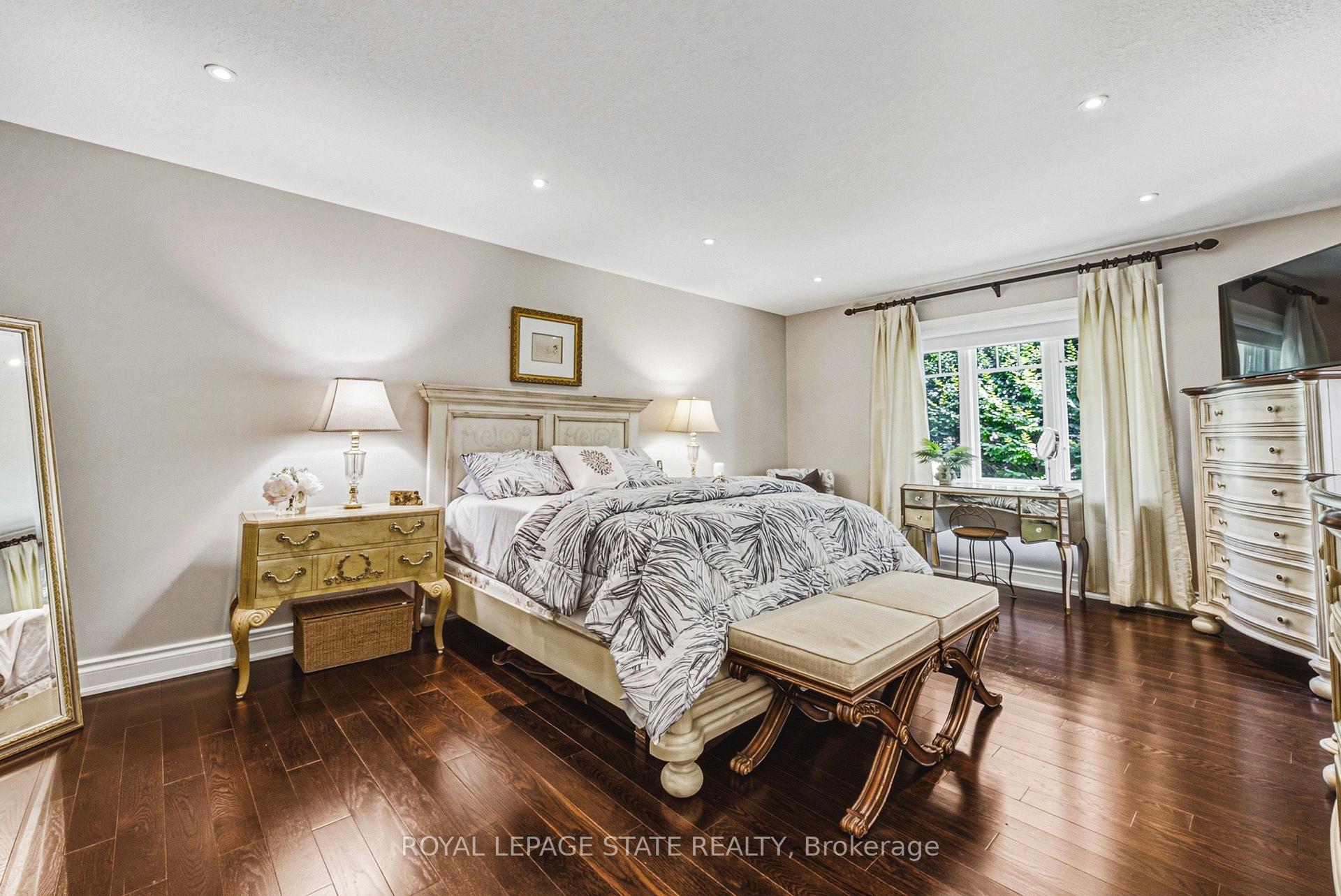 Photo 23 of 231 Pine Cove Road, Burlington, Roseland — HOMEH