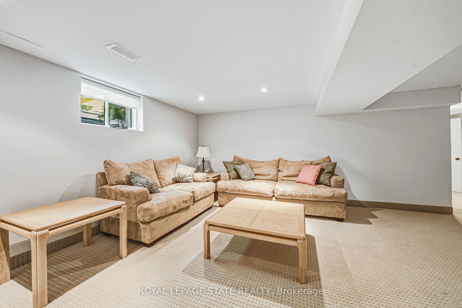 Photo 31 of 231 Pine Cove Road, Burlington, Roseland — HOMEH
